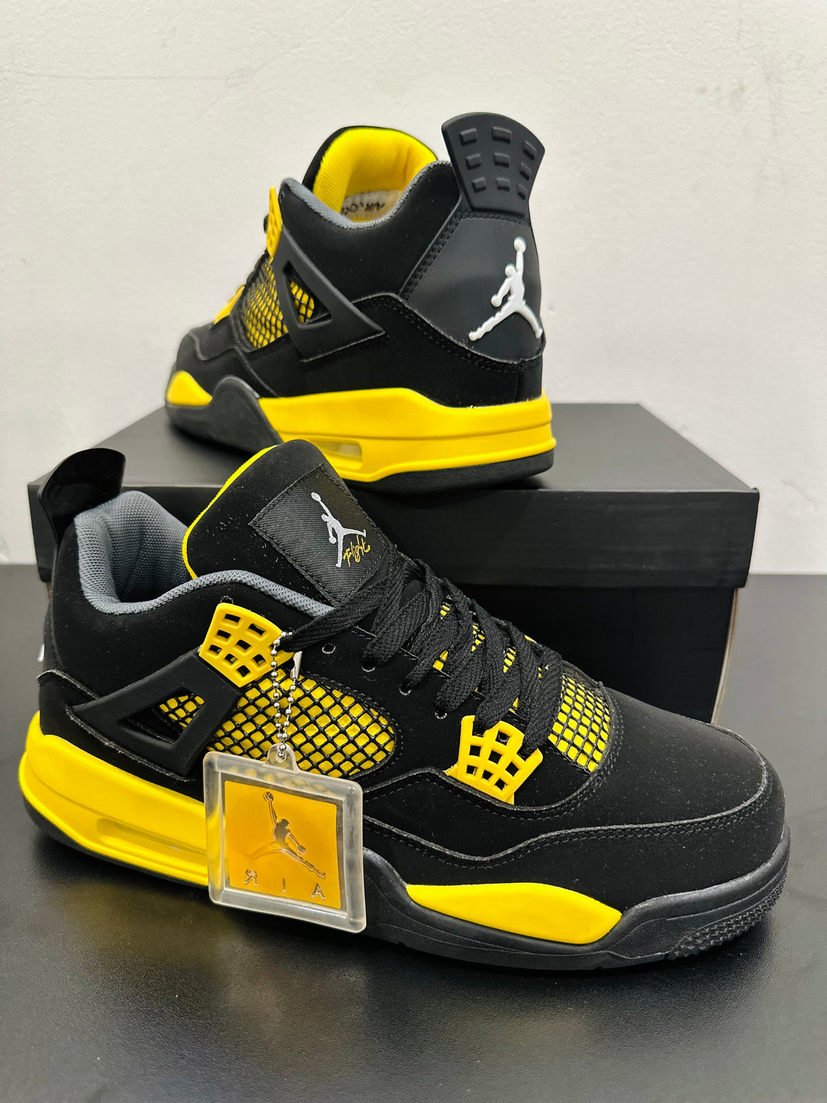 Nike Air Jordan 4 Thunder